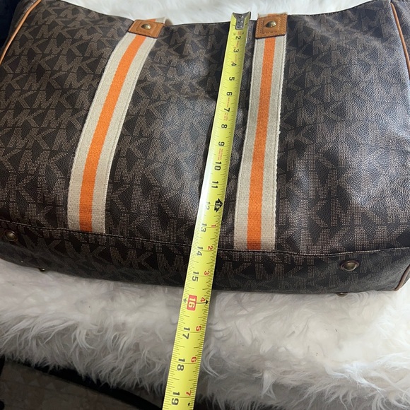 Michael Kors tote with M K - Picture 7 of 8